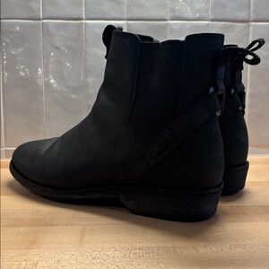 Teva black waterproof leather ankle boot